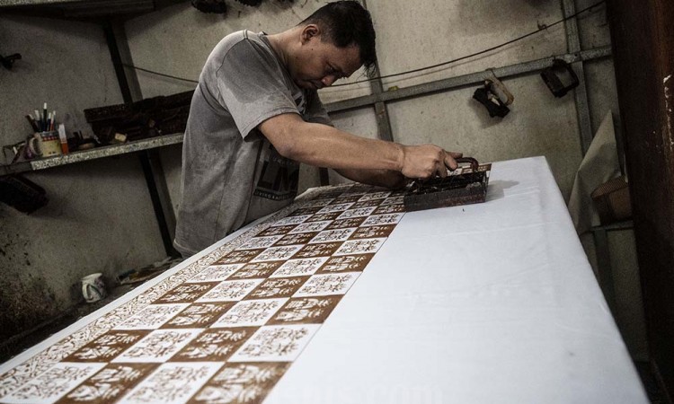 Produksi Kain Batik Khas Betawi di Jakarta