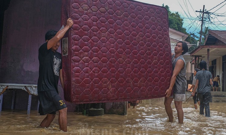 Banjir Akibat luapan Sungai Kampung Salo di Kendari