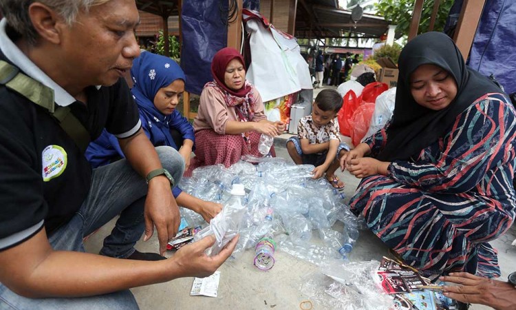 PT Amartha dan Unilever Indonesia Bekerja Sama Dengan Bank Sampah Untuk Membantu Mengatasi Masalah Sampah