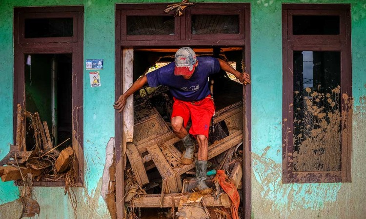 Bencana Tanah Longsor Hancurkan Rumah Warga di Banten