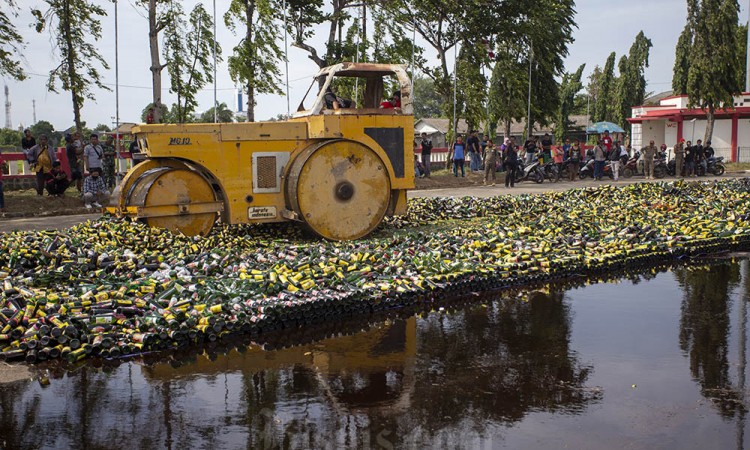 Pemusnahan Ribuan Minuman Keras