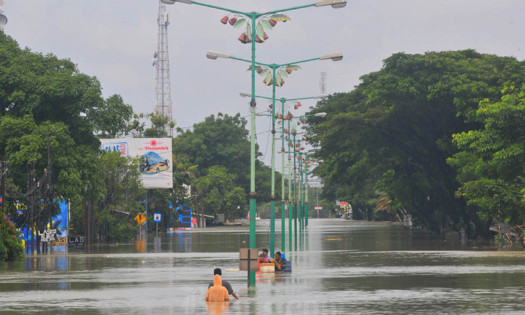 Jalan Pantura Demak-Semarang Putus Akibat Banjir