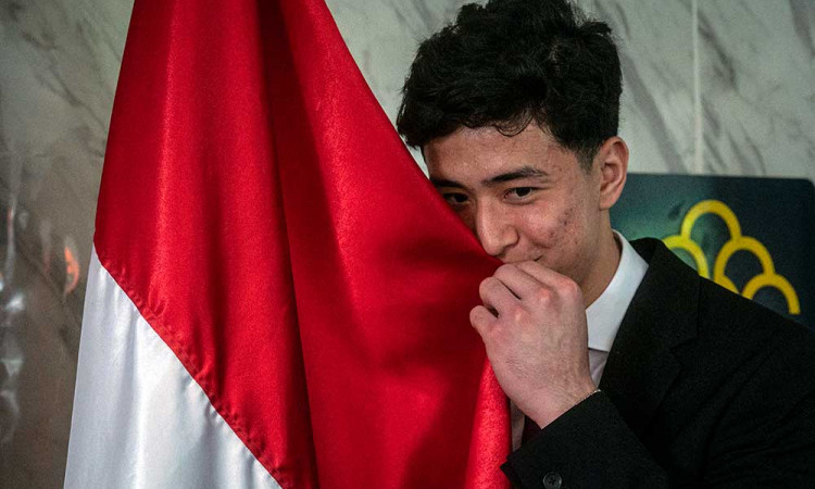 Pesepak Bola Cyrus Margono Resmi Berpaspor Indonesia