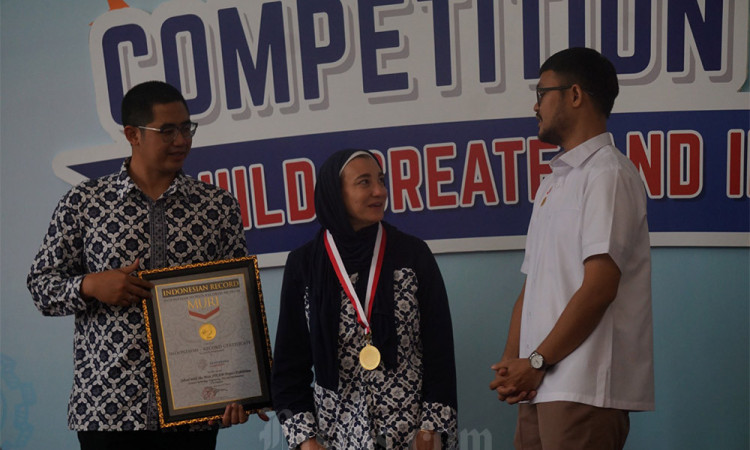 Penghargaan MURI Untuk Pameran Karya Terbanyak