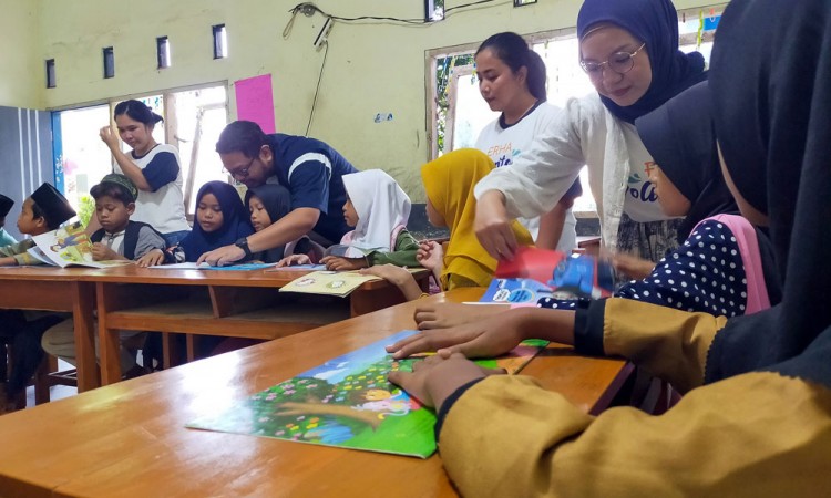 Kegiatan Berkarya Bercerita Bertujuan Meningkatkan Literasi Kepada Anak-Anak Pemulung