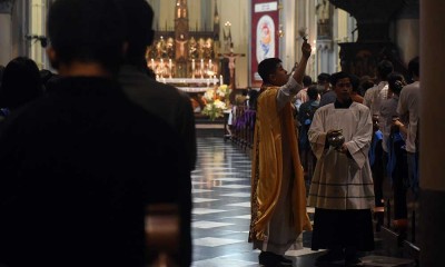 Ribuan Umat Katolik Ikuti Misa Paskah di Gereja Katedral Jakarta
