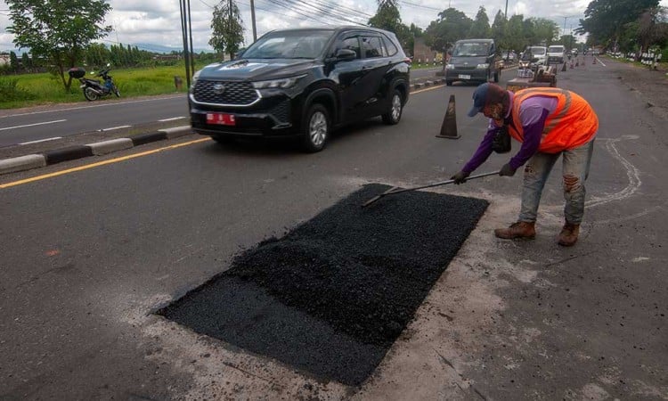Jelang Arus Mudik, Kementerian PUPR Lakukan Perbaikan Jalan Nasional di Sejumlah Titik