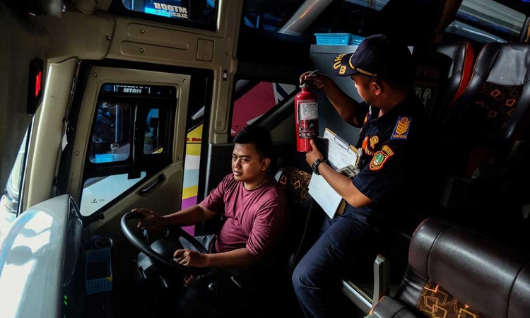 Dishub Solo Lakukan Inspeksi Keselamatan Lalu Lintas dan Angkutan Jalan Terhadap Armada Bus