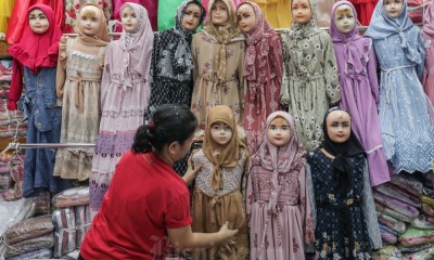 Pasar Cipulir di Jakarta Mulai Diserbu Pengunjung Untuk Berburu Baju Lebaran