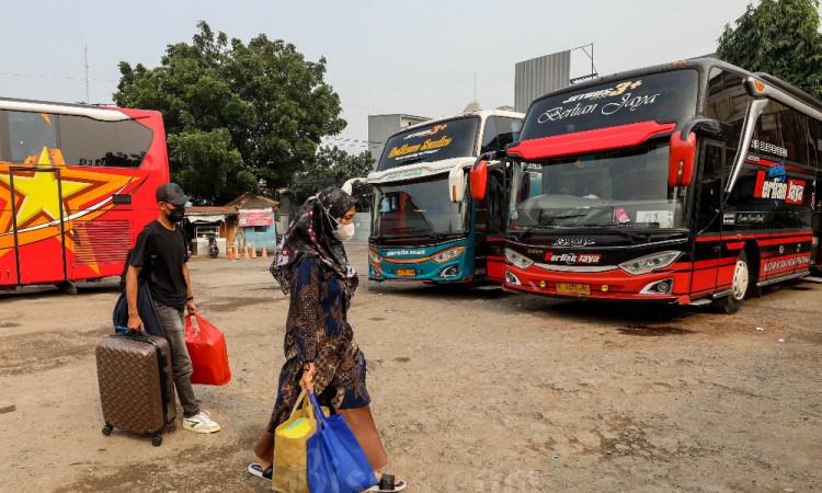 Jelang Lebaran, Penumpang di Terminal Pondok Pinang Jakarta Mulai Meningkat Hingga 50%