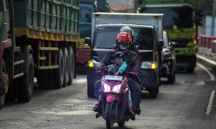 Hindari Kepadatan Lalu Lintas, Sebagian Pemudik Pemotor Memilih Mudik Lebih Awal