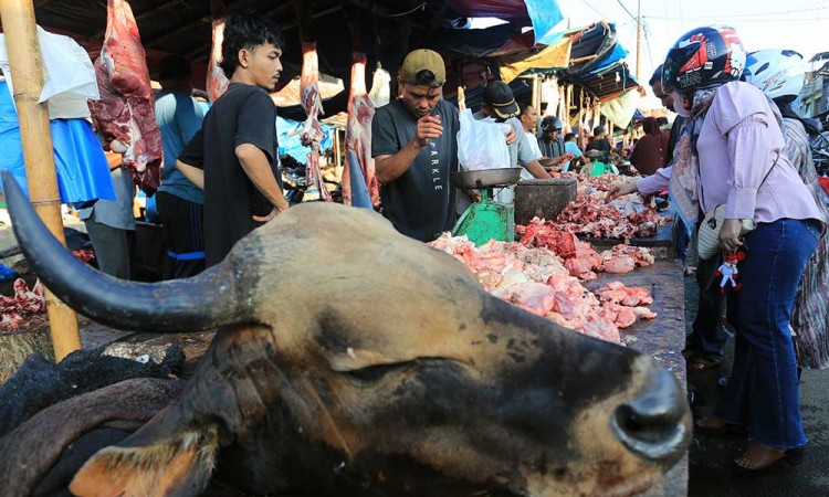 Warga di Aceh Berbelanja Daging Untuk Tradisi Perayaan Meugang