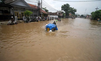 Jalan Raya Pantura Kraton di Pasuruan Terendam Banjir