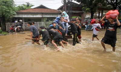 Jalan Raya Pantura Kraton di Pasuruan Terendam Banjir