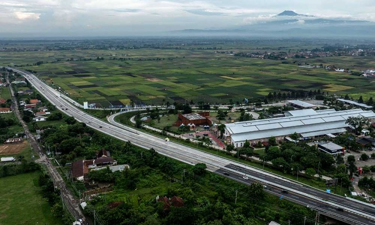 Arus mudik di Jalan Tol Trans Jawa terpantau lancar seiring dihentikannya skema lalu lintas satu jalur (one way).