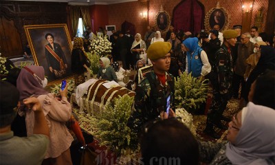 Presiden Joko Widodo Melayat Almarhumah Mooryati Soedibyo