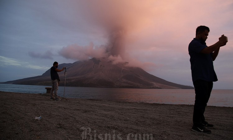 Kondisi Gunung Ruang Masih Status Awas