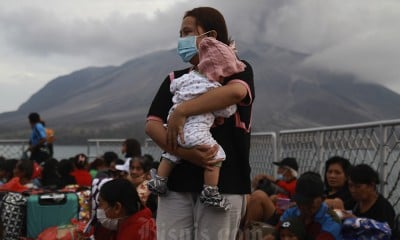 Evakuasi Warga Terdampak Erupsi Gunung Ruang