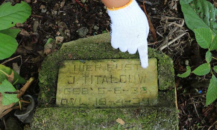 Aksi Pembersihan Makam Situs Sejarah di Aceh Barat