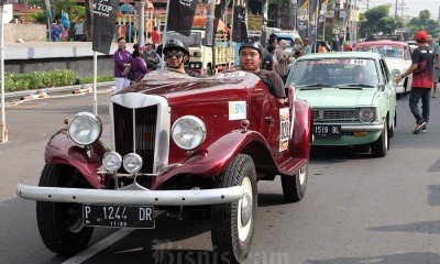 Rally Mobil Kuno di Magelang
