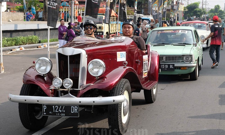Rally Mobil Kuno di Magelang