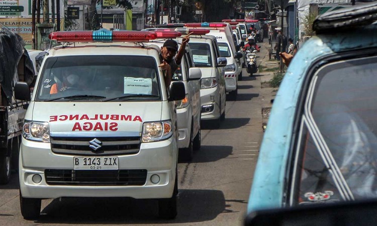 Isak Tangis Warnai Pemakaman Siswa Korban Kecalakaan Bus di Depok