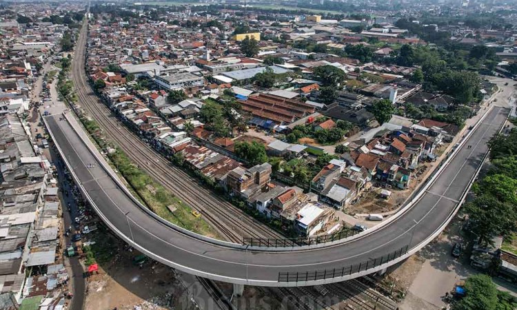 Jalan Layang Ciroyom Ditutup Oleh Warga