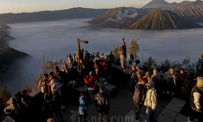 Gunung Bromo Diserbu Wisatawan