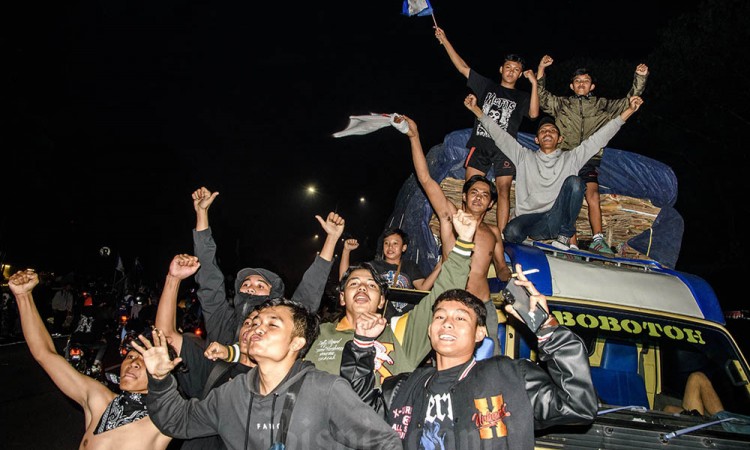 Warga Rayakan Keberhasilan Persib Bandung Juara Liga 1