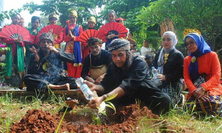 Bakul Budaya FIB UI dan Makara Art Center UI Gelar Sedekah Hutan