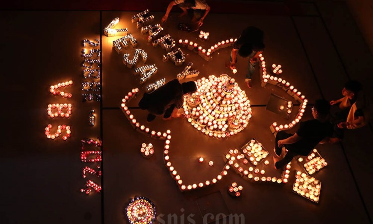 Prosesi Lilin Umat Buddha di Aceh