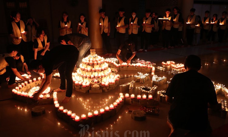 Prosesi Lilin Umat Buddha di Aceh