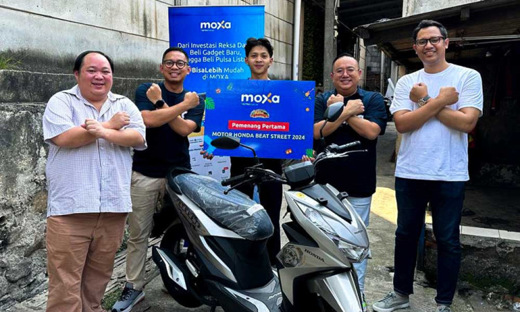 Moxa Serahkan Hadiah Pemenang Permainan Ambil Emas Batangan