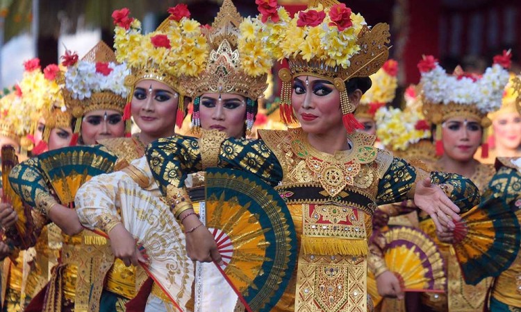Sejumlah Seniman Meriahkan Pawai Pesta Kesenian Bali (PKB) ke-46 di Denpasar Bali