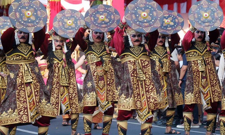Sejumlah Seniman Meriahkan Pawai Pesta Kesenian Bali (PKB) ke-46 di Denpasar Bali