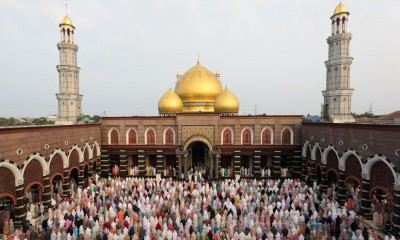 Sholat Iduladha 1445 H di Masjid Kubah Emas