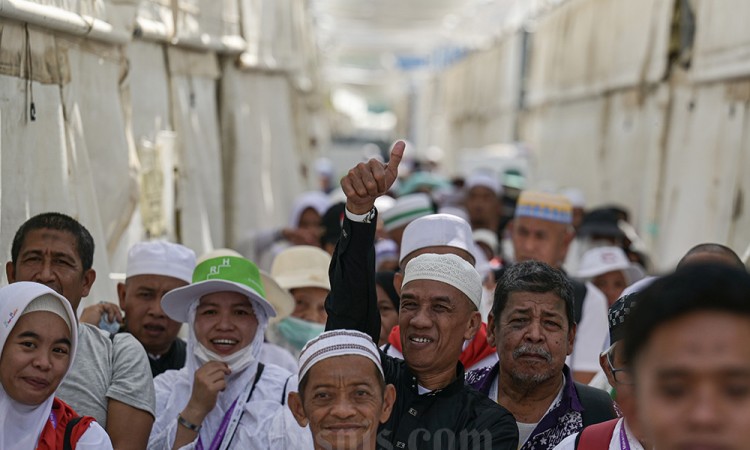 Jamaah Indonesia Nafar Awal Meninggalkan Mina