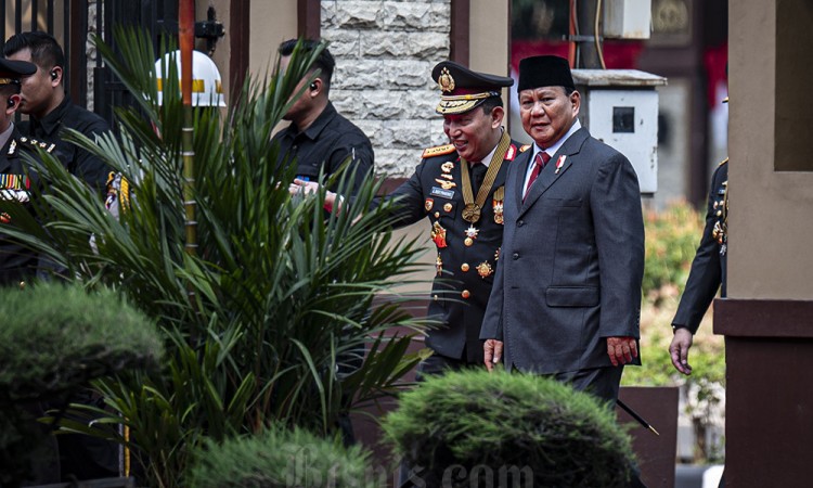 Prabowo Terima Bintang Bhayangkara Utama