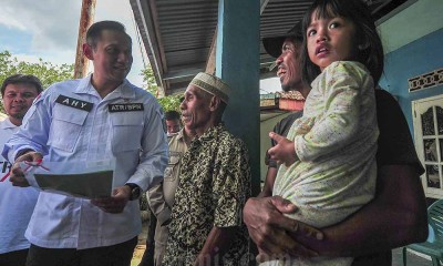 Penyerahan Sertifikat Tanah Langsung Warga