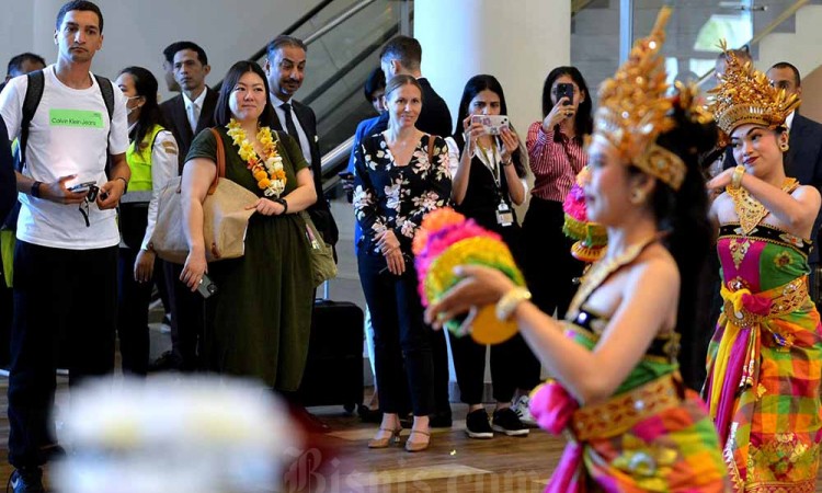 Etihad Terbang Perdana Abu Dhabi-Denpasar