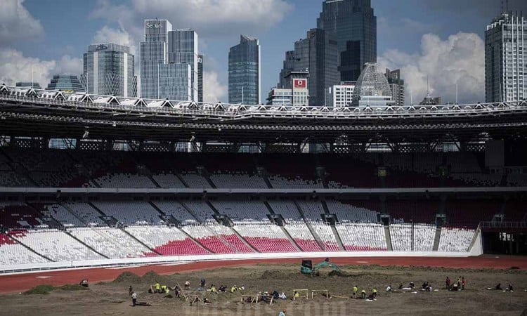 Revitalisasi Rumput Stadion Utama Gelora Bung Karno