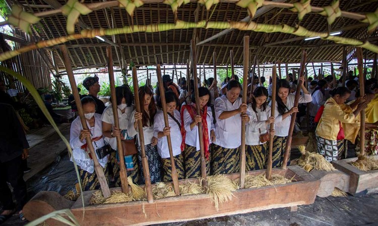 Perayaan Adat Seren Taun di Cigugur Jawa Barat
