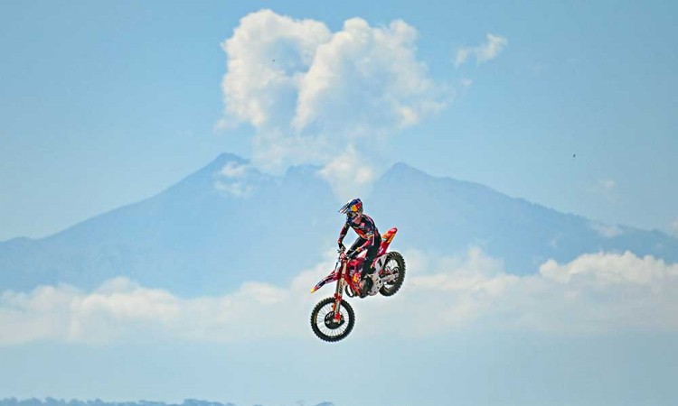 Sebanyak 39 crosser dunia mengikuti ajang kejuaraan Motocross Grand Prix (MXGP) di Lombok