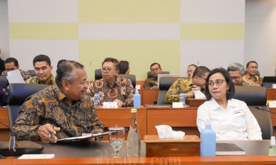 Sri Mulyani dan Perry Warjiyo Rapat Kerja Dengan Banggar DPR