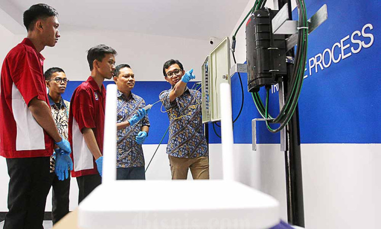 Pelatihan Fiber Optik Untuk Siswa SMK