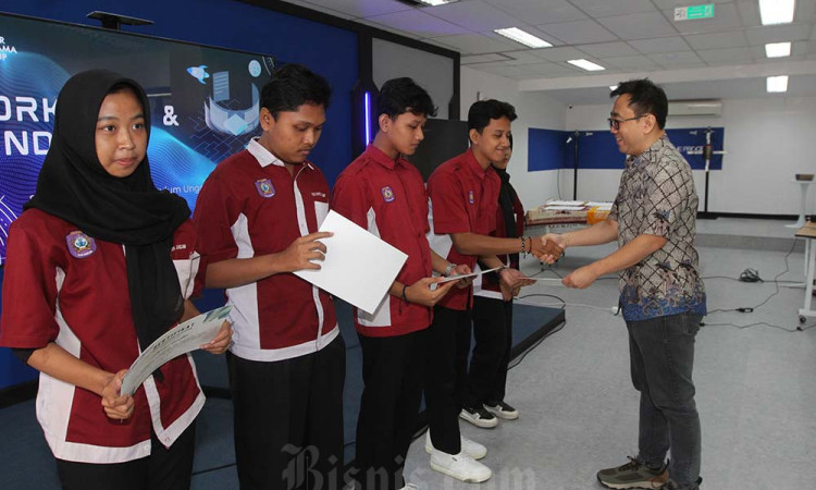 Pelatihan Fiber Optik Untuk Siswa SMK