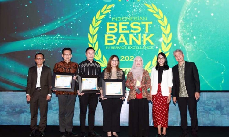 Danamon Terima Penghargaan Kategori Bank Konvensional