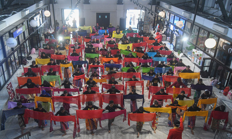 Latihan Massal Tari tradisional Indonesia
