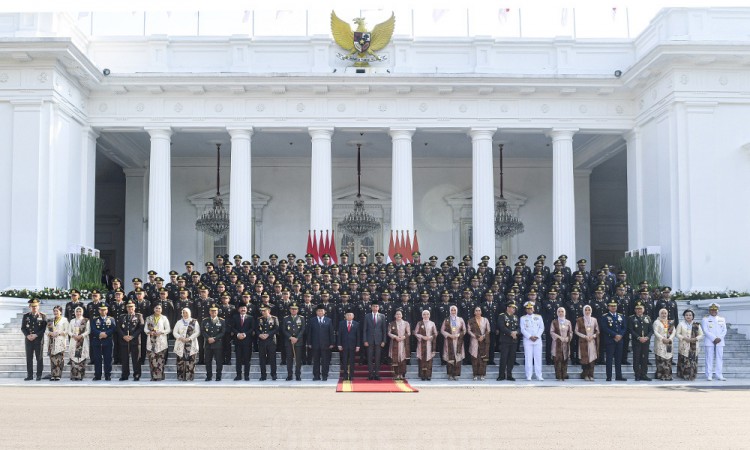 Pelantikan 906 Orang Calon Perwira TNI dan Polri di Istana Negara