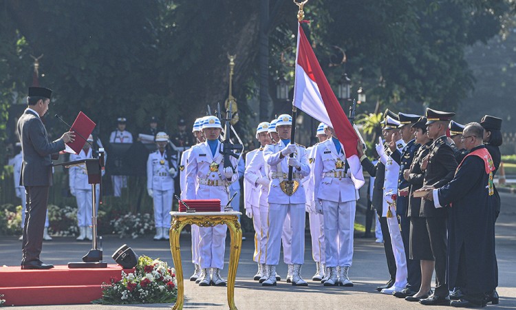 Pelantikan 906 Orang Calon Perwira TNI dan Polri di Istana Negara